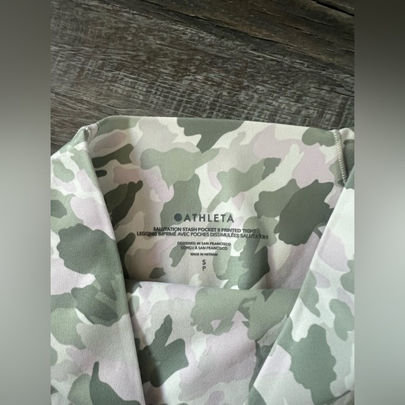 ATHLETA Salutation Stash Pocket II Printed Tight Green
Camo Small Pink Gym Yoga - Picture 5 of 6